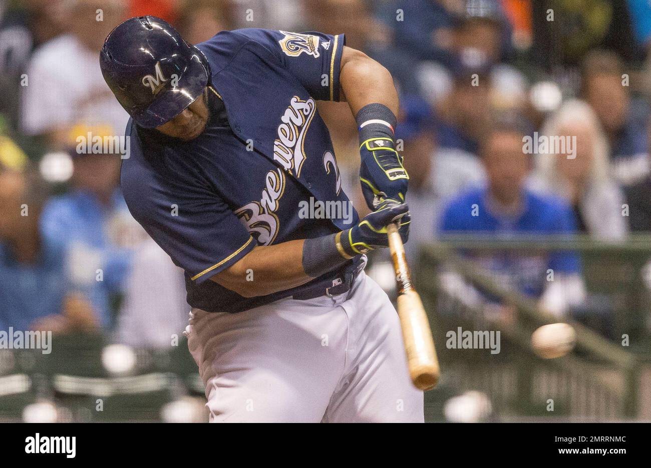 Milwaukee Brewers' Jesús Aguilar connects for a two-run single off of Washington Nationals' Gio Gonzalez during the third inning of a baseball game Thursday, Aug. 31, 2017, in Milwaukee. (AP Photo/Tom Lynn) Stockfoto