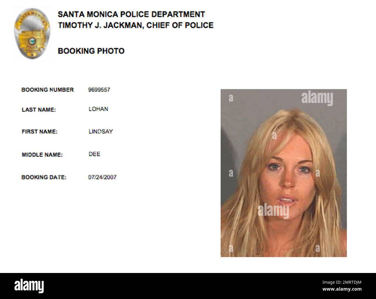 Das gestörte hollywood-Star Lindsay Lohan wurde zum zweiten Mal innerhalb von Monaten wegen Trunkenheit am Steuer in Santa Monica, Kalifornien, verhaftet. Dienstagmorgen früh wegen Besitz von Kokain, unter Einfluss von Drogen, Transport eines Betäubungsmittels in eine Gefängniseinrichtung und Fahren mit einem ausgesetzten Führerschein. Berichte sagen es. Lohans Blutalkoholspiegel lag zwischen .12 und 13, weit über der gesetzlichen Grenze von .08, und Kokain wurde in ihrer Hosentasche gefunden. Lohan hat sich am 13. Juli nach einem Aufenthalt von mehr als sechs Wochen aus dem Promise Rehabilitationszentrum ausgecheckt. Sie trägt einen Knöchel, der Alkohol überwacht Stockfoto