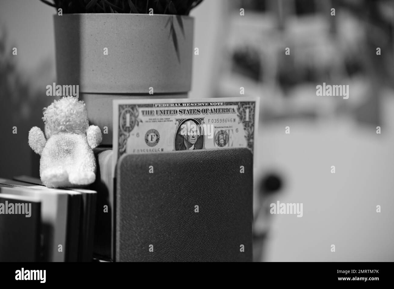 Eine Nahaufnahme eines 1-Dollar-Scheins von einem Redner in einem Büro in Meerbusch, Deutschland Stockfoto