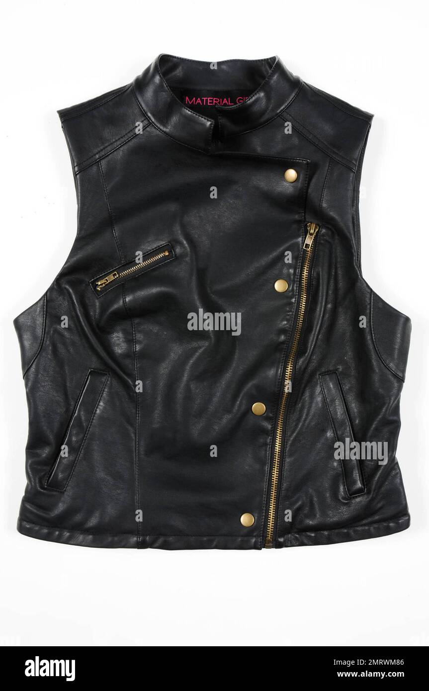 Die internationale Ikone und das weltberühmte Material Girl Madonna haben sich mit ihrer Tochter Lola zusammengetan, um eine neue, schnelle Junior-Kollektion zu entwerfen: „Material Girl“, die exklusiv bei Macy's erhältlich ist. Die Kollektion ist am 3. August in den Geschäften erhältlich – genau rechtzeitig für die Schuljahreszeit. Madonna sagt: „Lola hat Einfluss, Filme zu sehen, Musikvideos zu sehen – sie achtet darauf, was auf der Straße passiert und was die Leute tragen, und sie ist viel mehr modisch und kluger als ich zu diesem Zeitpunkt!“ Material Girl kombiniert harte und weiche Elemente wie ein Tutu-Kleid und St. Stockfoto