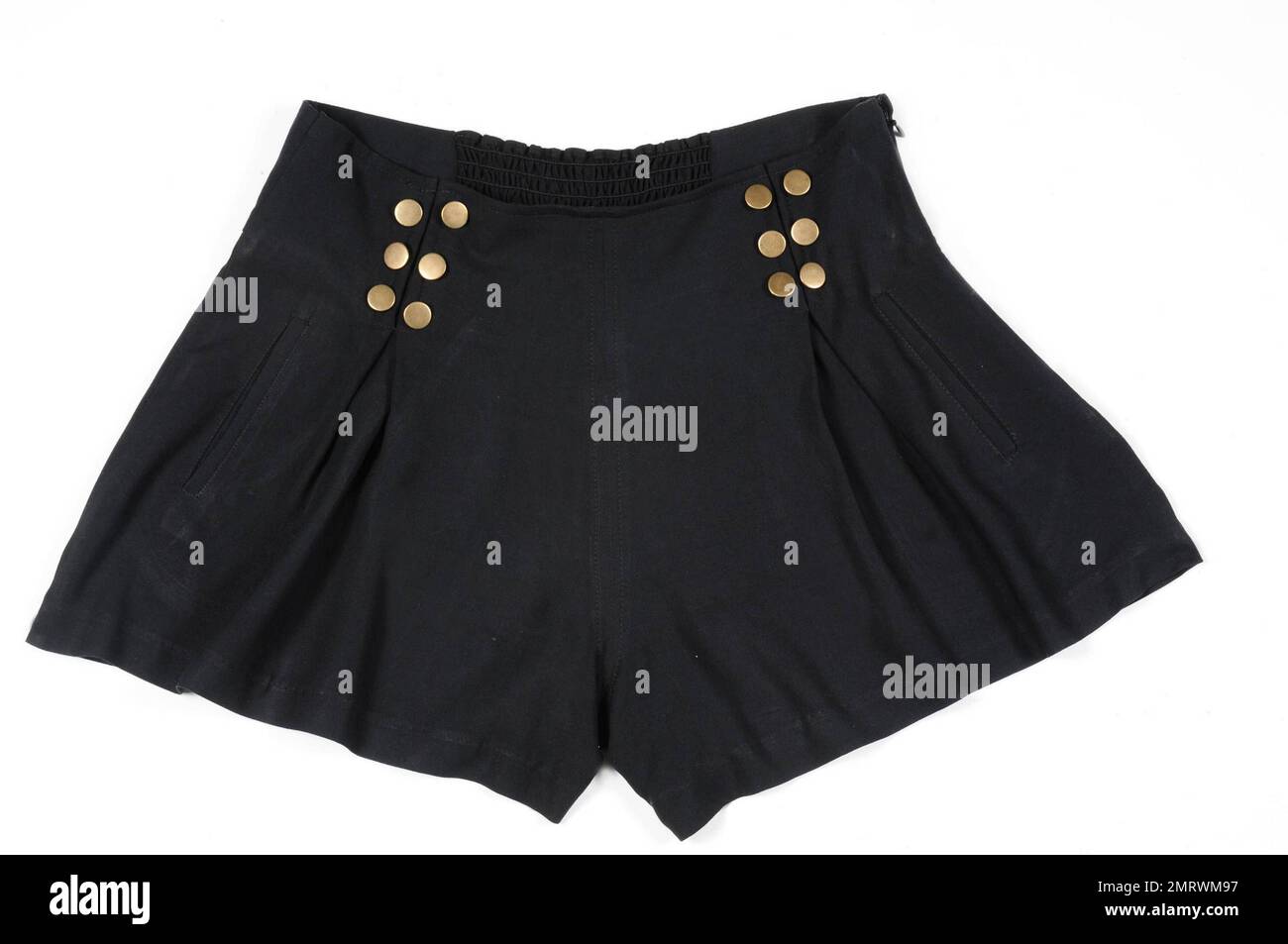 Die internationale Ikone und das weltberühmte Material Girl Madonna haben sich mit ihrer Tochter Lola zusammengetan, um eine neue, schnelle Junior-Kollektion zu entwerfen: „Material Girl“, die exklusiv bei Macy's erhältlich ist. Die Kollektion ist am 3. August in den Geschäften erhältlich – genau rechtzeitig für die Schuljahreszeit. Madonna sagt: „Lola hat Einfluss, Filme zu sehen, Musikvideos zu sehen – sie achtet darauf, was auf der Straße passiert und was die Leute tragen, und sie ist viel mehr modisch und kluger als ich zu diesem Zeitpunkt!“ Material Girl kombiniert harte und weiche Elemente wie ein Tutu-Kleid und St. Stockfoto