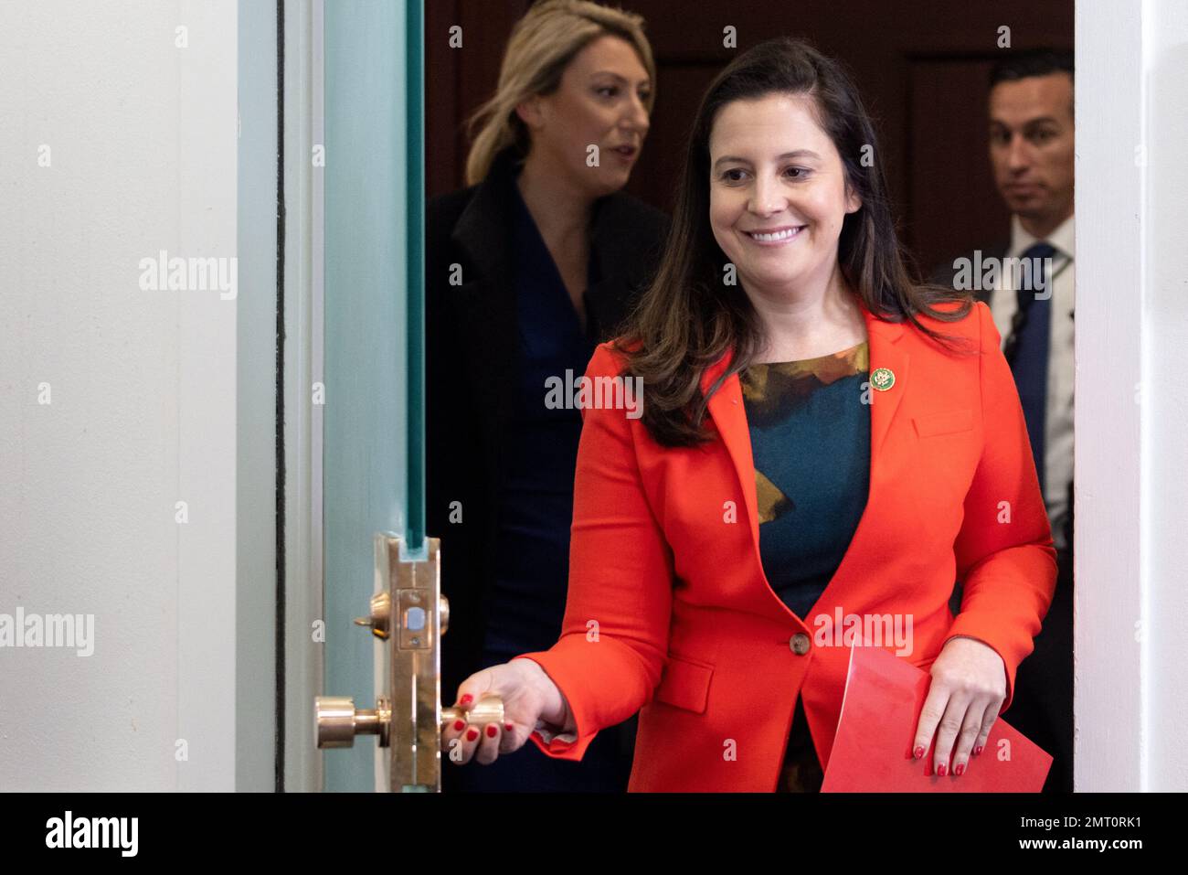 Die Vertreterin der Vereinigten Staaten Elise Stefanik (Republikaner von New York) kommt am Dienstag, den 31. Januar, zu einer Pressekonferenz im Kapitol in Washington, D.C., USA. 2023. Foto: Julia Nikhinson/CNP/ABACAPRESS.COM Stockfoto