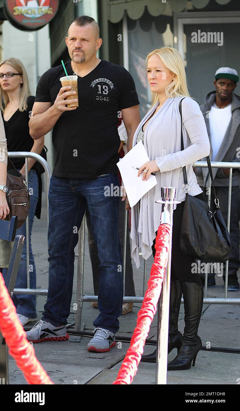 Chuck Liddell bei Mickey Rourke's Hand and Footprint Cermeony im Grauman's Chinese Theatre. Los Angeles, Kalifornien. 31. Oktober 2011. Stockfoto