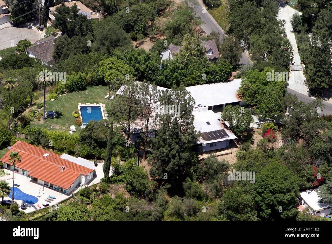 9951 Liebe Dr: Moroccan-Inspired Architectural Marvel in Beverly Hills ... - Liebe Residenz Los Angeles Superior