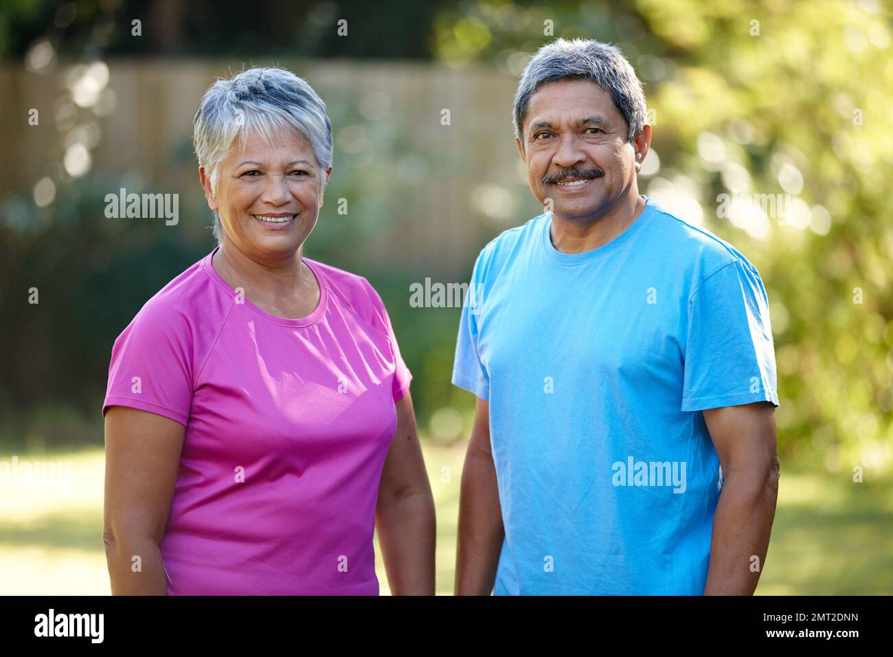 Wir halten uns gegenseitig motiviert. Porträt eines erwachsenen Mannes und einer Frau, die zusammen trainieren. Stockfoto