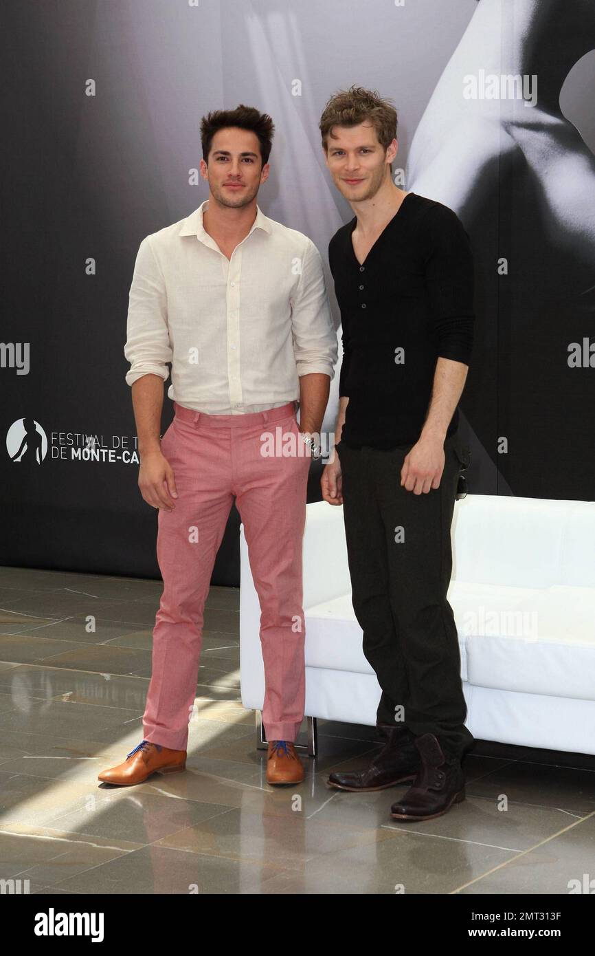 Michael Trevino und Joseph Morgan beim Fotoanruf „The Vampire Diaries“ während des Monte Carlo TV Festivals 2012. Monte Carlo, Monaco. 12. Juni 2012 Stockfoto