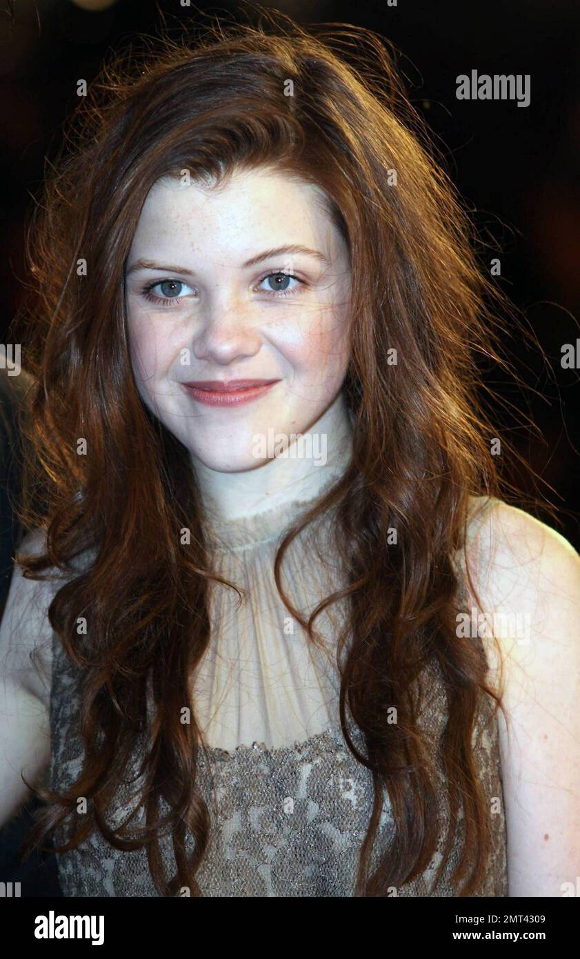 Georgie Henley bei der 2010 Royal Film Performance World Premiere von