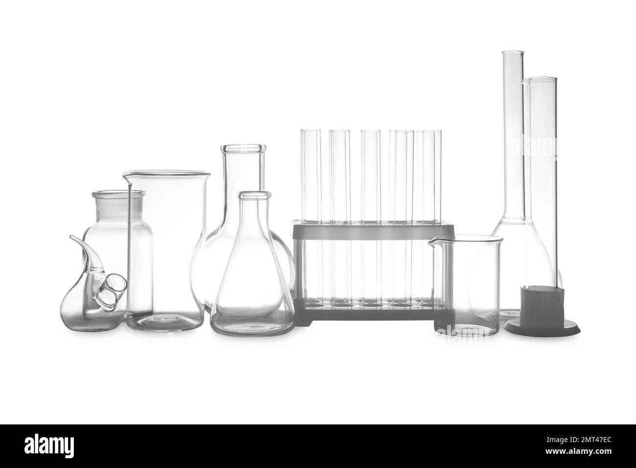 Reinigen Sie leere, auf weiß isolierte Laborglasgeräte Stockfoto