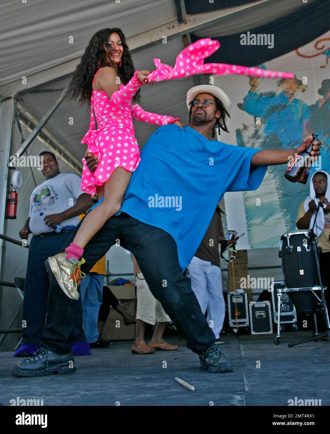 Newbirth Brass Band tritt am 1. Tag des New Orleans Jazz Fest, New Orleans, 4./28./07. Auf. Stockfoto