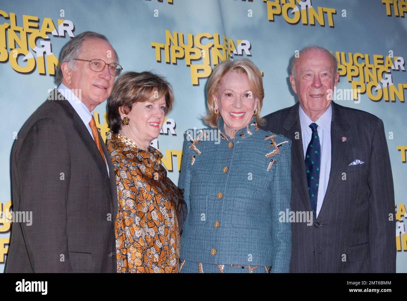 George P. Shultz und Sam Nunn auf der Premiere von Nuclear Tipping Point in Los Angeles, Kalifornien. 1/27/10. Stockfoto