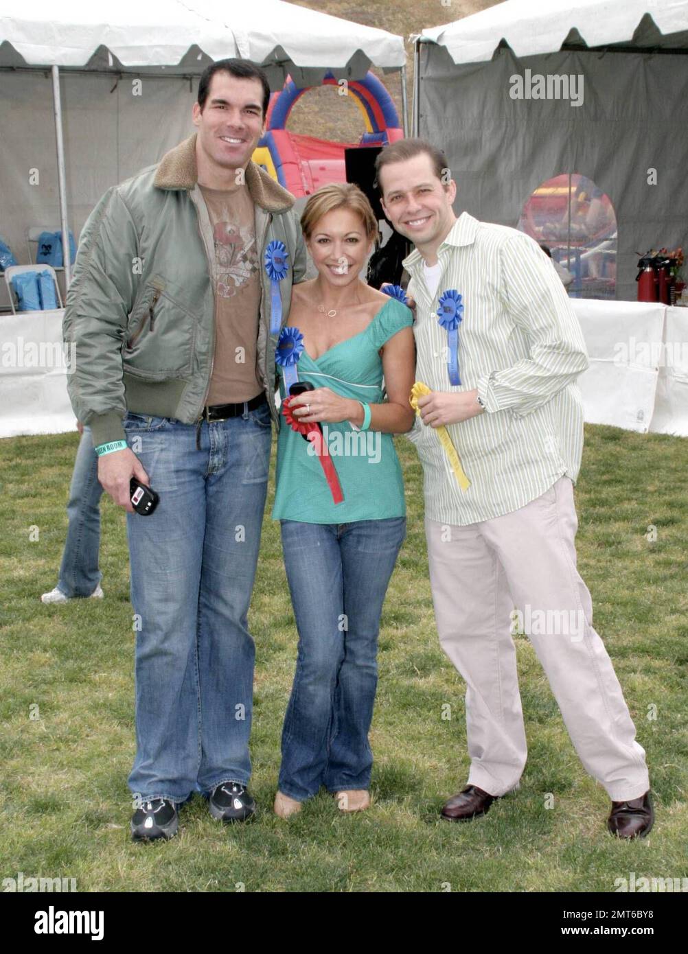 Brandon Molale, Lisa Joyner und Jon Cryer nehmen an der Veranstaltung Nuts for Mutts in Woodland Hills, ca. 4/22/07 Stockfoto