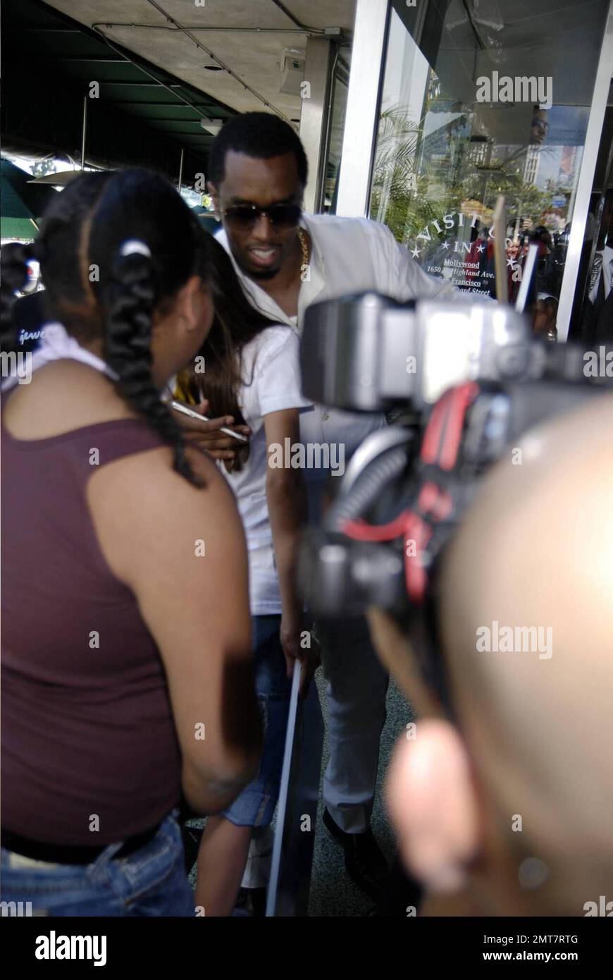 Sean P-Diddy Combs verlässt die From Harlem to Hollywood-Party in Mel's Diner und feiert den Star auf dem Hollywood Walk of Fame, den er an diesem Tag in Hollywood, Kalifornien, erhielt. 5/2/08. Stockfoto