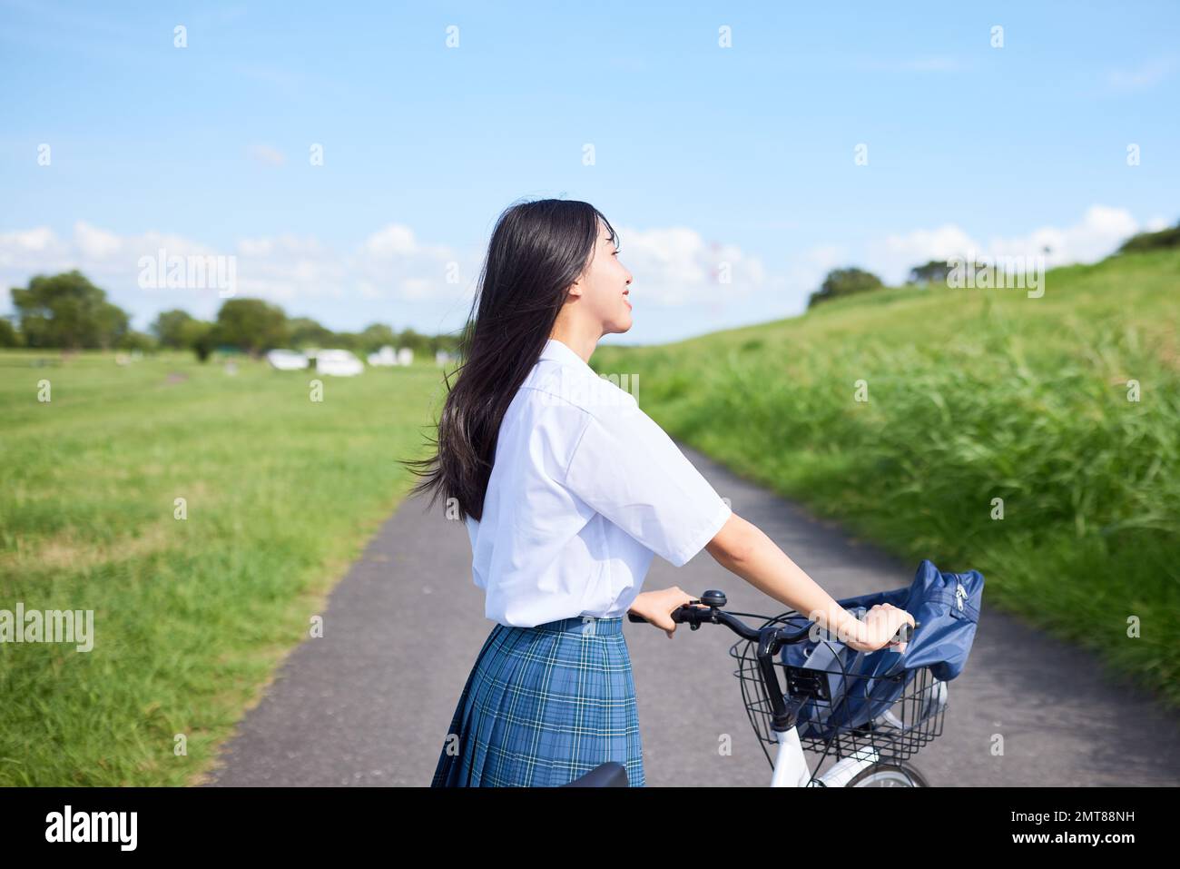 Japanische Highschool-Schüler Porträt im Freien Stockfoto