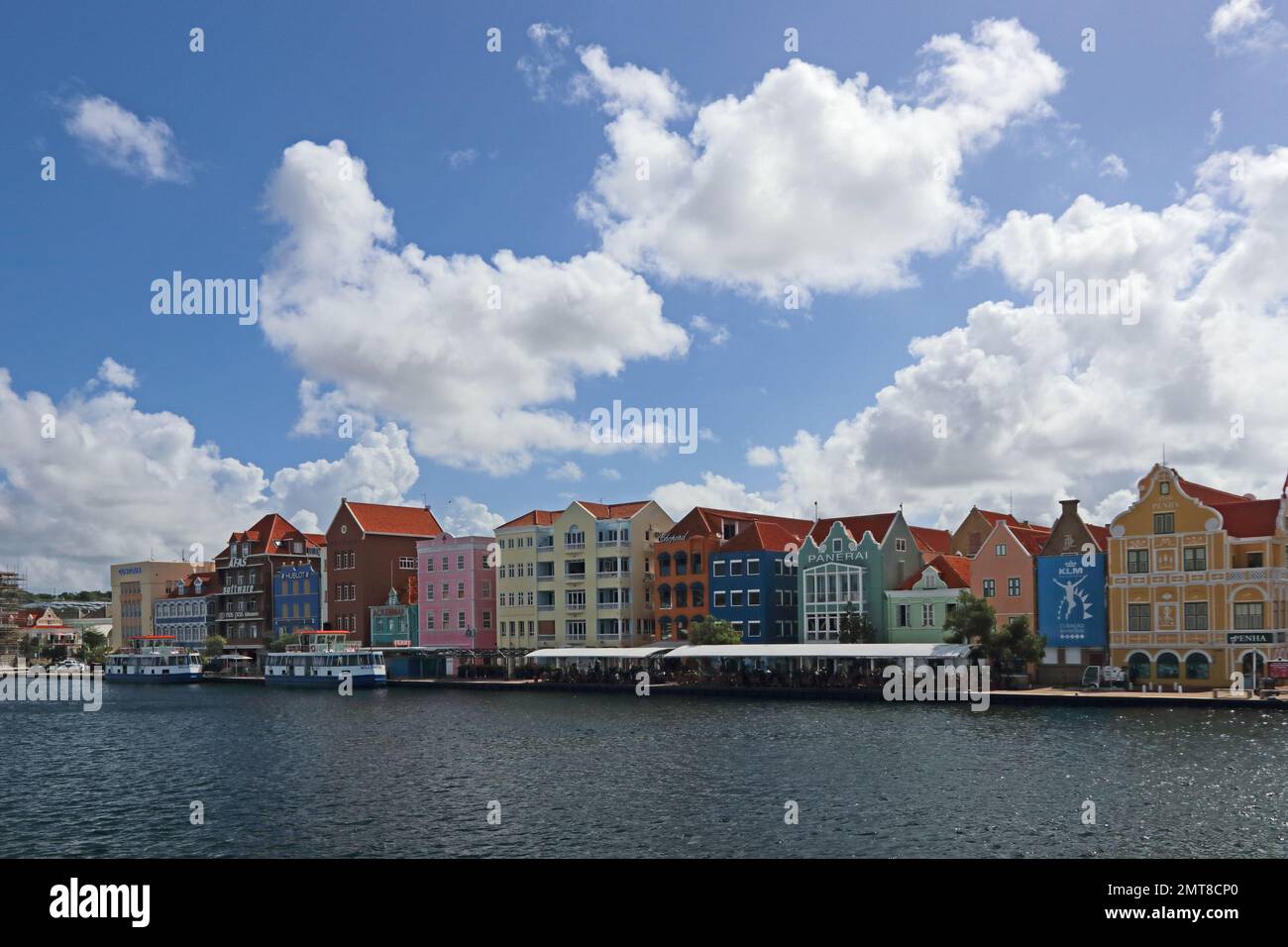 Gebäude am Ufer der St. Anna Bay, Willemstadt Stockfoto