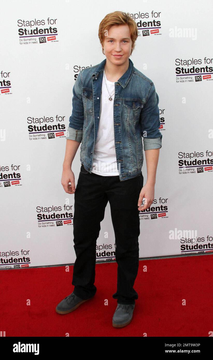 Lurie Poston bei „Party“ for A Cause for Kids in Need, moderiert von Staples, DoSomething.org, der Teenager-Schauspielerin Bella Thorne und Young Hollywood im Globe Theatre in den Universal Studios in Los Angeles, Kalifornien. 22. Juli 2012 Stockfoto