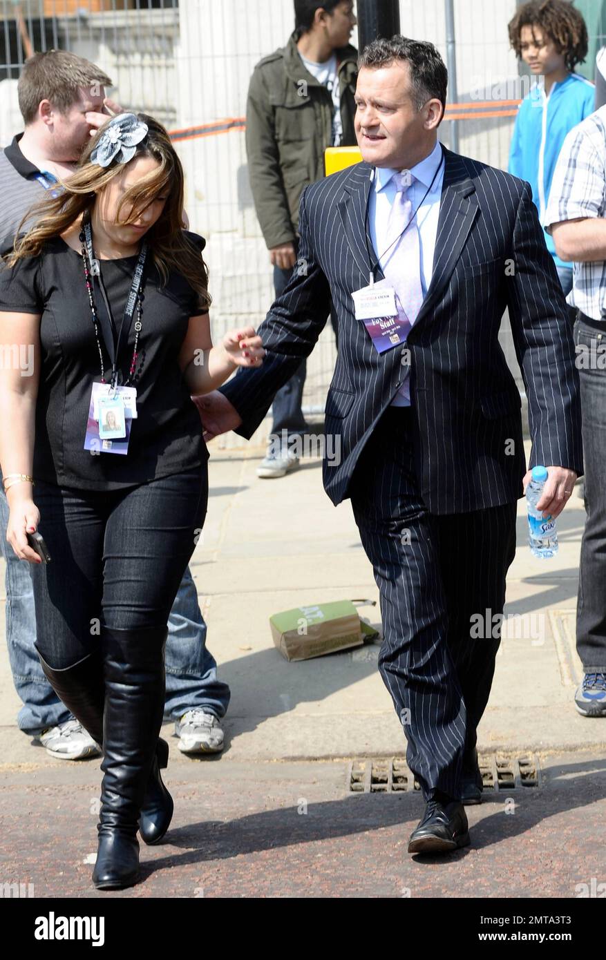 Paul Burrell, ehemaliger königlicher Butler von Prinzessin Diana, verbringt am Tag vor der königlichen Hochzeit einige Zeit in den Medienzelten vor dem Buckingham-Palast. London, Großbritannien. 4/28/11. Stockfoto