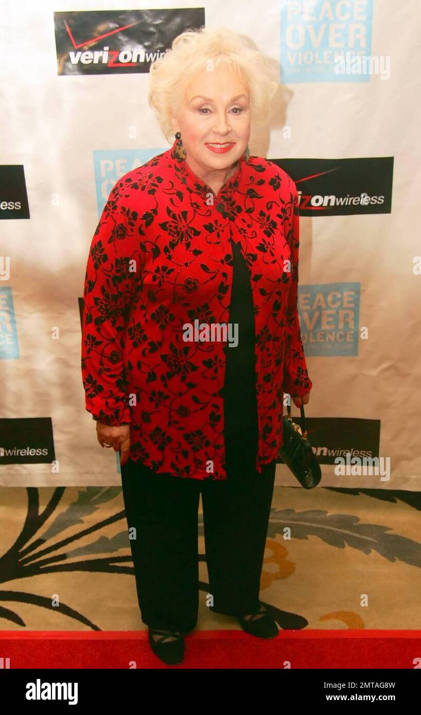 Doris Roberts nimmt 38. an den Peace over Gewaltpreisen für humanitäre Hilfe im Beverly Hills Hotel Teil. Beverly Hills, Kalifornien. 11/6/09. . Stockfoto