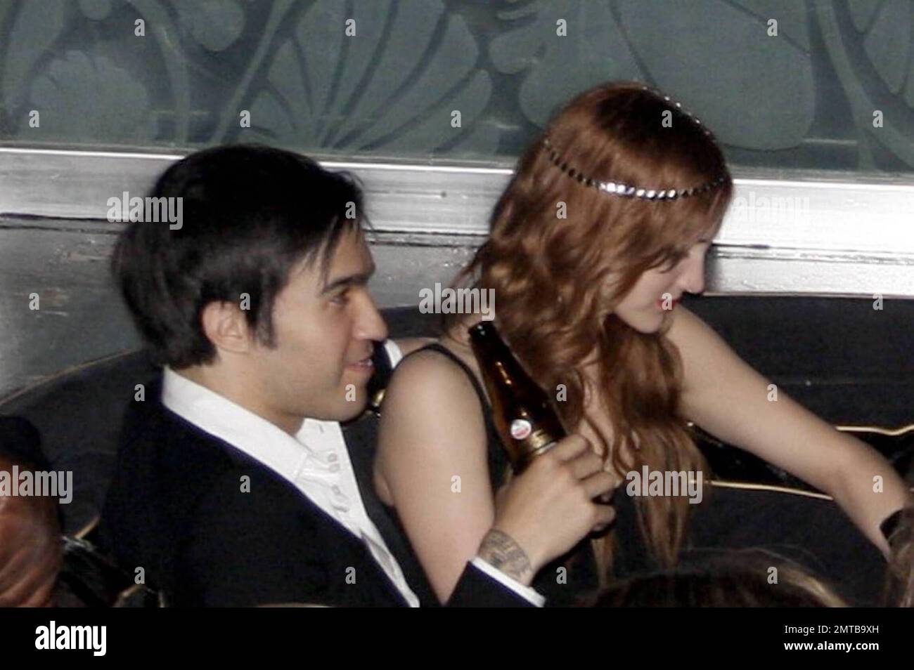Pete Wentz feiert seinen Geburtstag mit Frau Ashlee Simpson im Nachtclub Bank im Bellagio. Wentz' 30. Geburtstagsfeier war eine riesige Party, komplett mit vielen Freunden, einem Kuchen komplett mit einem Foto von Frau und Sohn und viel Party. Las Vegas, Nevada 6/6/09. . Stockfoto