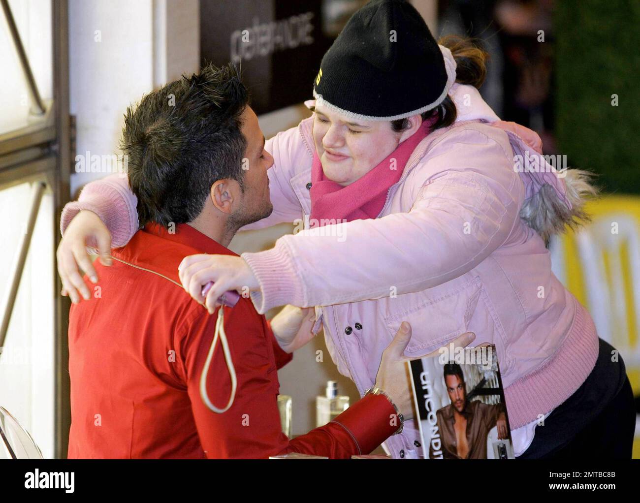 Peter Andre erscheint im Selfridges London Store, um seinen neuen Duft bedingungslos zu bewerben. London UK. 02/13/10. . Stockfoto