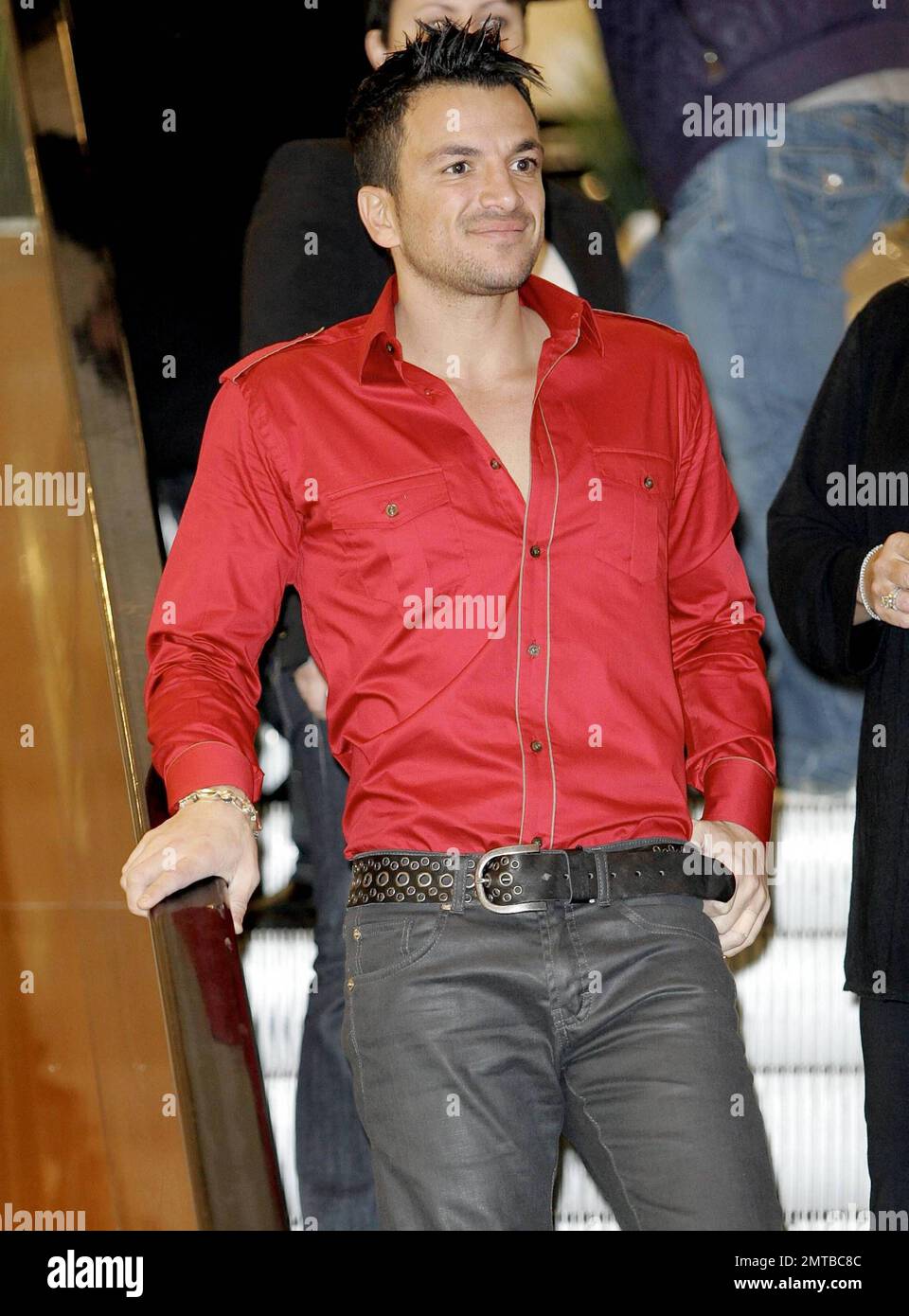 Peter Andre erscheint im Selfridges London Store, um seinen neuen Duft bedingungslos zu bewerben. London UK. 02/13/10. . Stockfoto