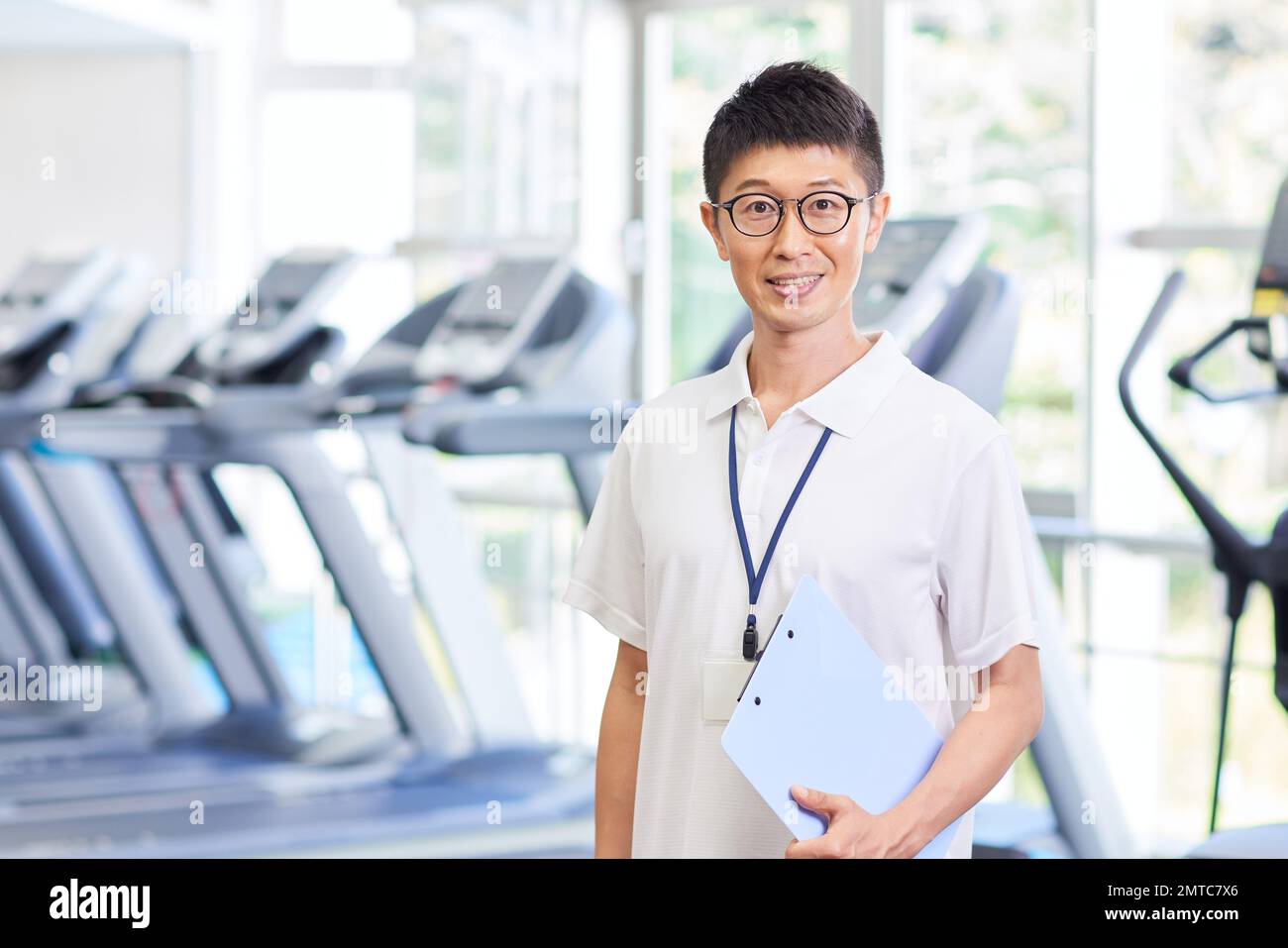 Japanischer Trainer im Hallenstudio Stockfoto