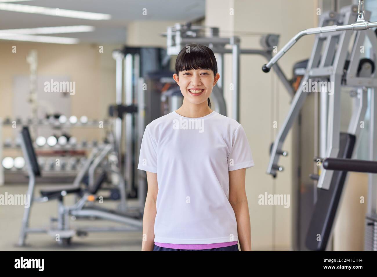 Japanische Frauen trainieren im Hallenstudio Stockfoto