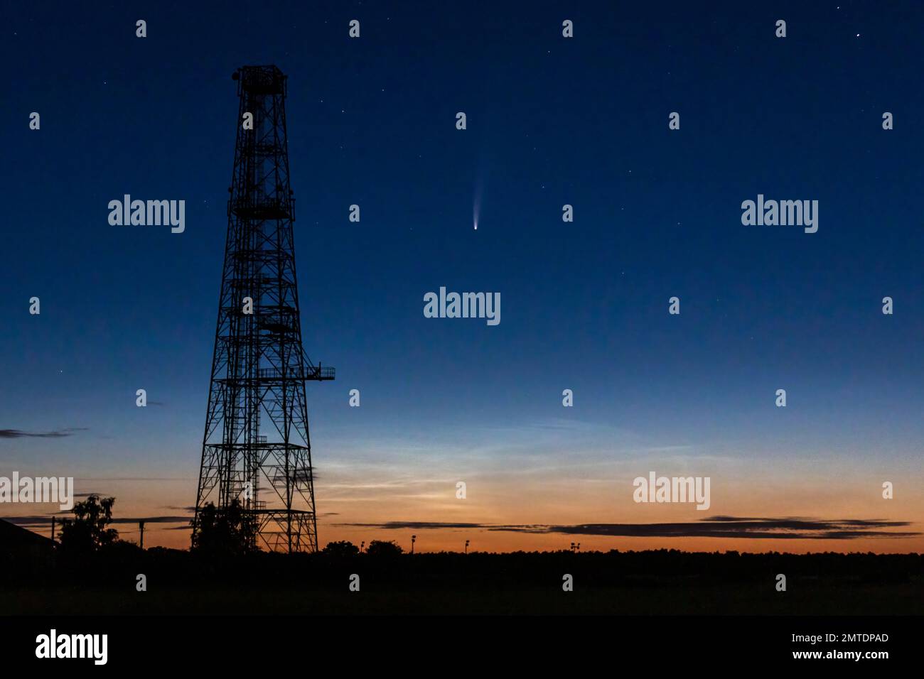 COMET C/2020 F3 (NEOWISE), fotografiert über Kesgrave, Suffolk, am 13. Juli 2020 Stockfoto
