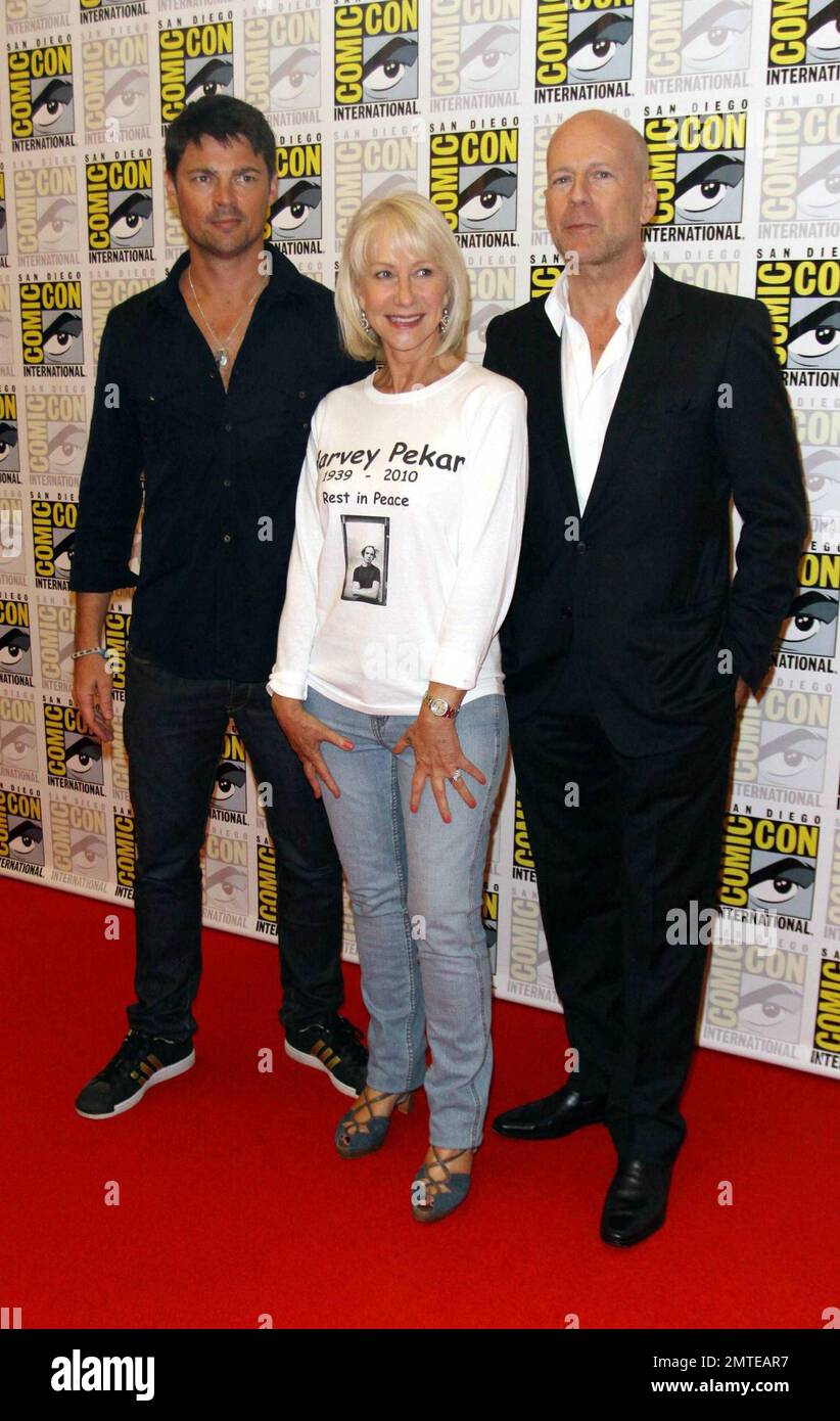 Karl Urban, Hellen Mirren und Bruce Willis bewerben den Film „RED“ auf der Comic-Con in San Diego, Kalifornien. 7/22/10. . Stockfoto
