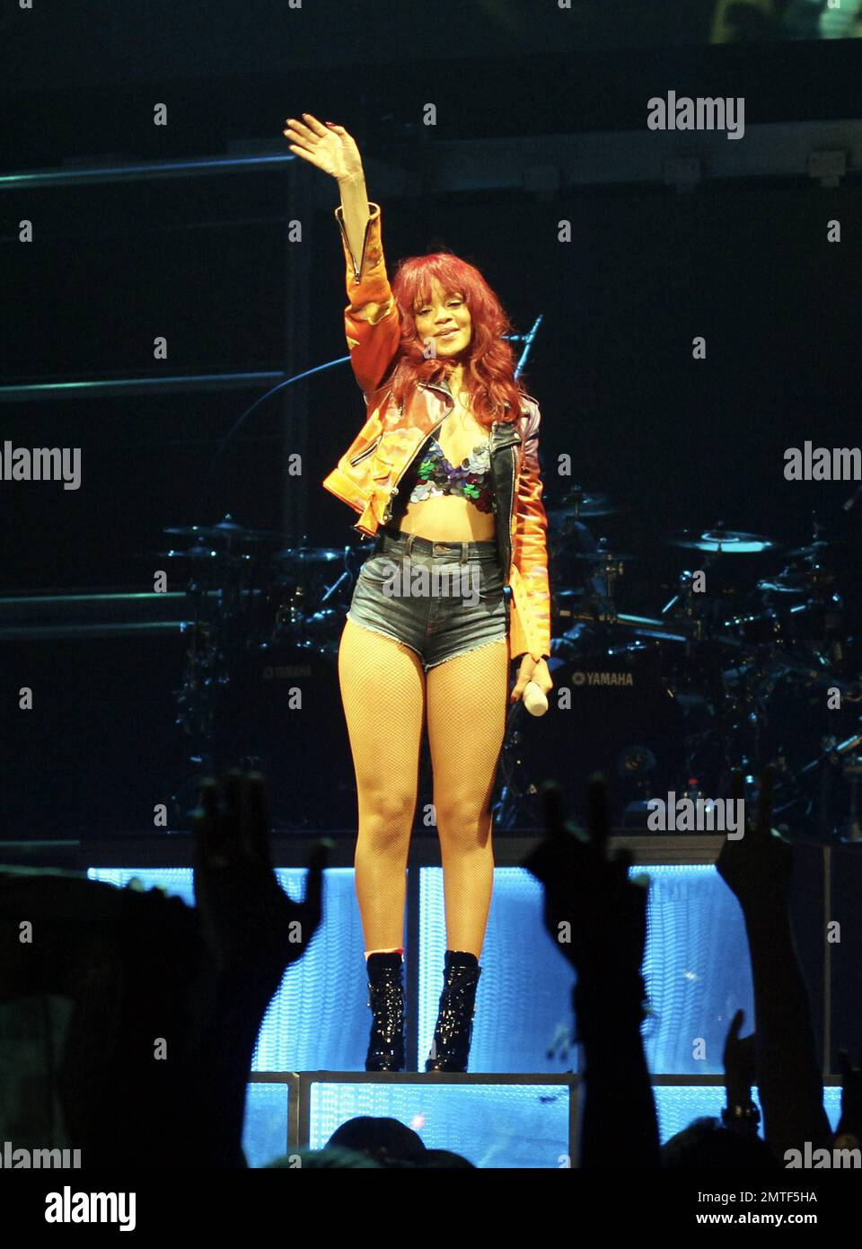 Rihanna tritt in einem Konzert auf, einschließlich einer Tanzroutine mit einem Chris-Brown-Look im Bank Atlantic Center in Sunrise, FL. 7/14/2011. Stockfoto