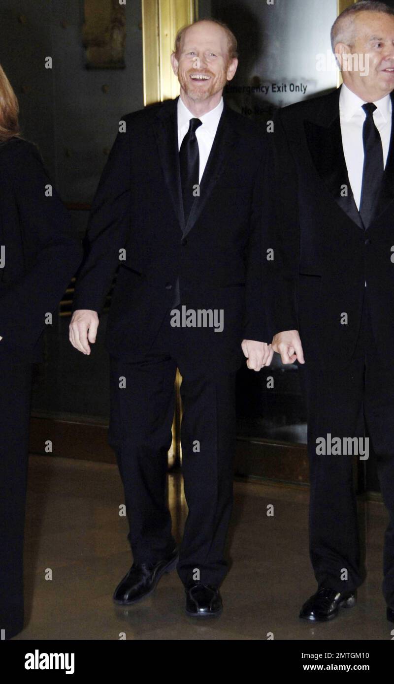 Der vielseitige Schauspieler, Regisseur, Schriftsteller und Produzent Ron Howard kommt ins Museum of Science and Industry und wird beim Chicago International Film Festival 2010 mit dem Silver Hugo Career Achievement Award ausgezeichnet. Der zweimalige Oscar-Gewinner wurde für seine herausragende 50-jährige Karriere in der Filmindustrie ausgezeichnet. Howard begann seine Karriere im Fernsehen, vor allem mit den amerikanischen Shows „The Andy Griffith Show“ und „Happy Days“, die sich später zu einem Film weiterentwickelten, in dem 1973 George Lucas den Film „American Graffiti“ spielte. Howard gewann zwei Oscars für seinen Film „A Beautiful Mind“ und ist es derzeit Stockfoto