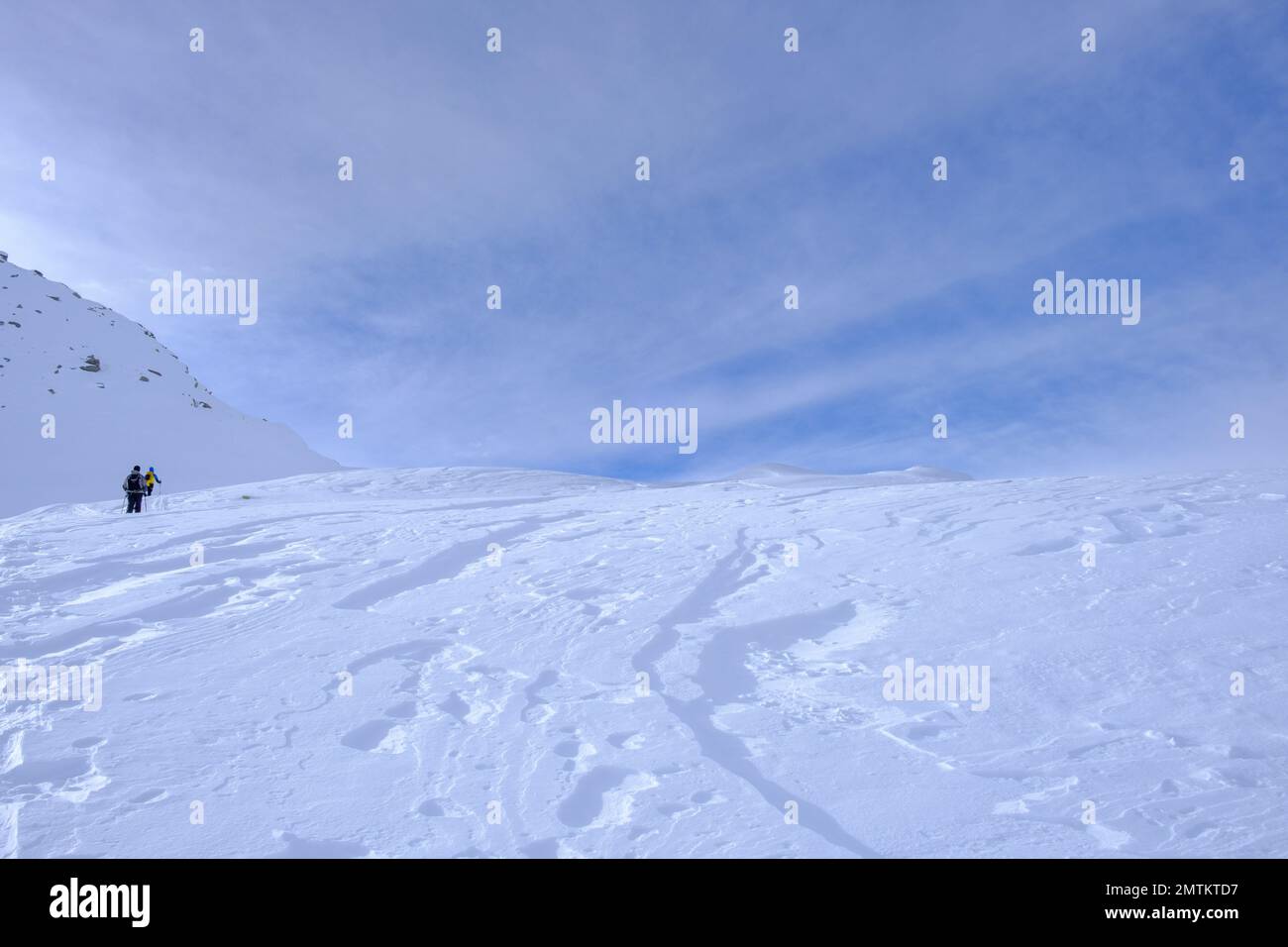 Zwei Skipisten auf dem Aufstieg, Schweizer Alpen Stockfoto