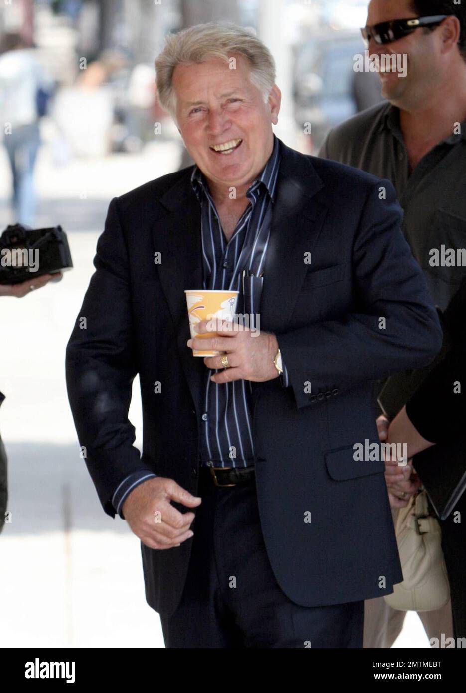 Exklusiv!! Martin Sheen war bei Lisa Kline auf dem Robertson Blvd. Heute zur Unterstützung von Paula Speerts Kinderbekleidungskollektion, "Jackson Clay". Sheen hat es mit den Jungs genossen, die alle die Designer-Sportbekleidung aus Speert's Kollektion trugen. Speert ist die Mutter von Charlie Sheens Tochter Cassandra. Martin und Paula stehen sich immer noch sehr nahe und Martin hat großes Interesse an der Bekleidungslinie. Los Angeles, Kalifornien, 5/31/07. Stockfoto