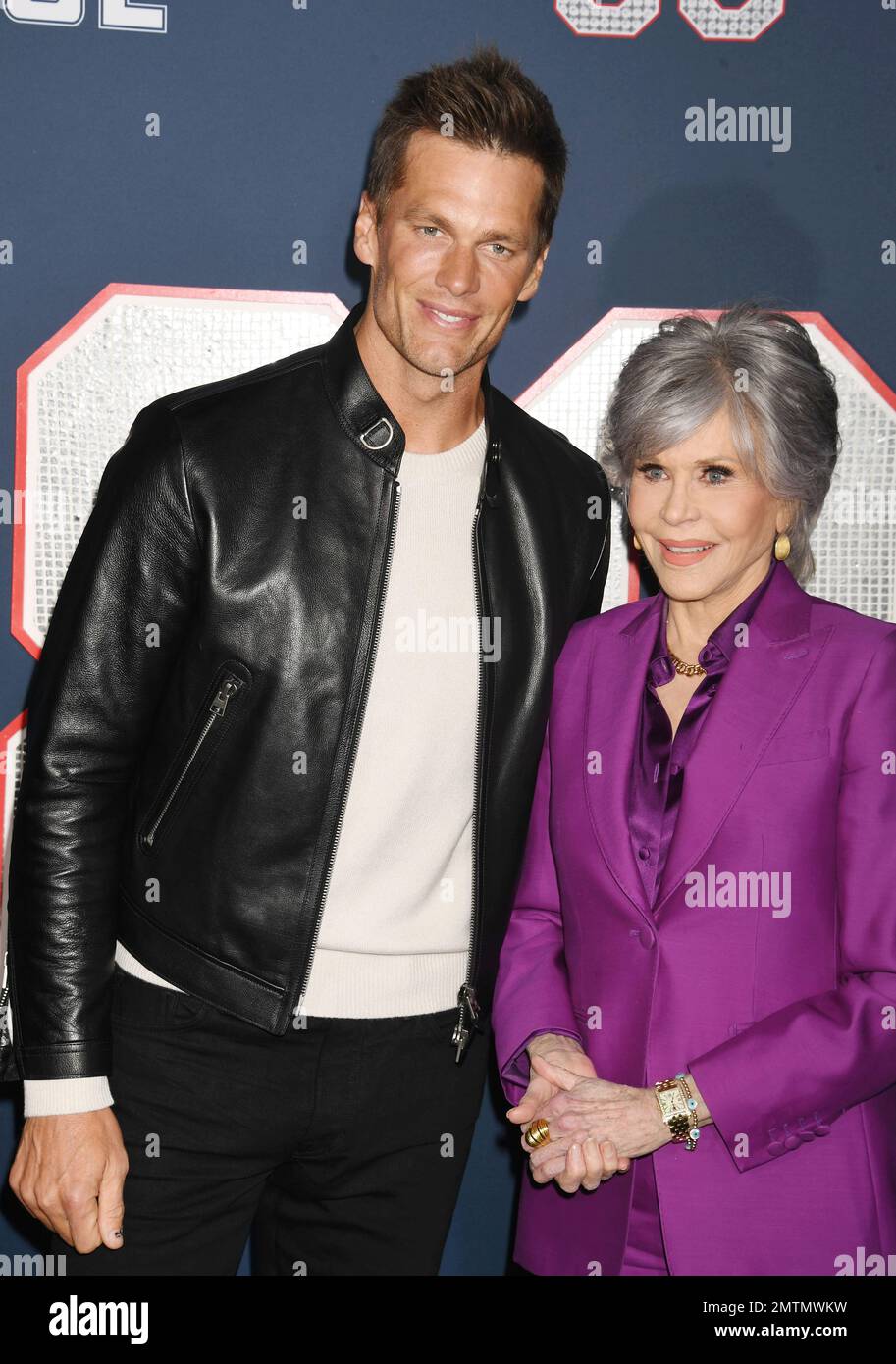 LOS ANGELES, CA - 31. JANUAR: (L-R) Tom Brady und Jane Fonda nehmen an der Los Angeles Premiere von Paramount Pictures' „80 for Brady“ bei Regenc Teil Stockfoto