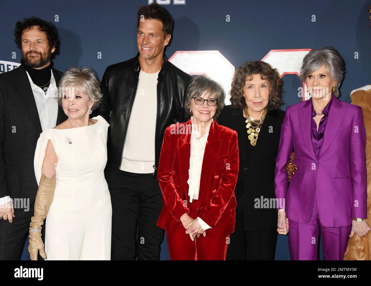 LOS ANGELES, Kalifornien – JANUAR 31: (L-R) Direktor Kyle Marvin, Rita Moreno, Tom Brady, Sally Field, Lily Tomlin und Jane Fonda nehmen an der Los Angeles Premi Teil Stockfoto