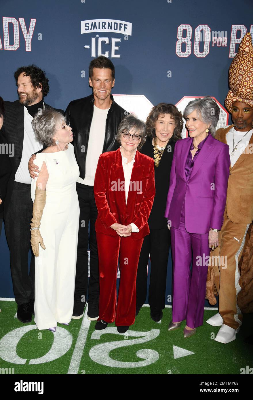 LOS ANGELES, Kalifornien – JANUAR 31: (L-R) Direktor Kyle Marvin, Rita Moreno, Tom Brady, Sally Field, Lily Tomlin und Jane Fonda nehmen an der Los Angeles Premi Teil Stockfoto