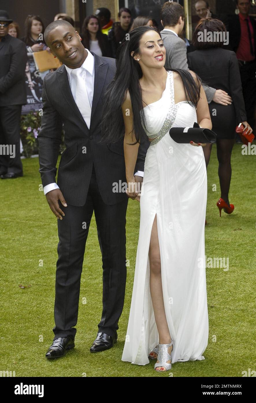 Simon Webbe und Maria Kouka auf der Premiere von „Schneewittchen und der Jäger“ am Leicester Square. London, Großbritannien. 14. Mai 2012 Stockfoto