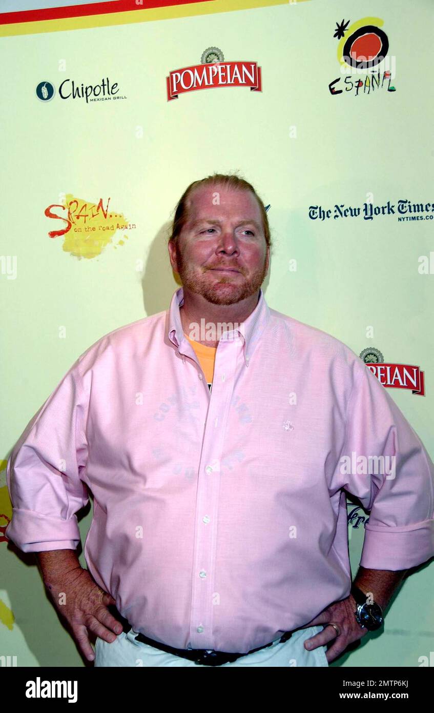 Mario Batali auf der Startparty für die NEUE Fernsehserie ÒSpainÉon The Road Again, Ó, die in Primetime auf PBS-Sendern mit Gwyneth Paltrow, Mario Batali, Mark Bittman und der spanischen Schauspielerin Claudia Bassols erscheint Stockfoto