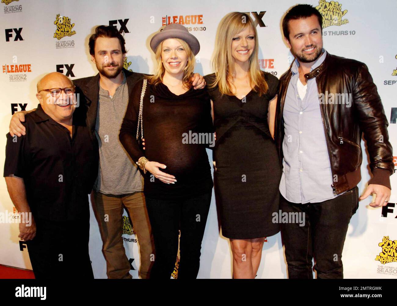 Danny DeVito, Charlie Day, Mary Elizabeth Ellis, Kaitlin Olson und Rob McElhenney auf der siebten Premiere-Party der FX-Saison „IT's Always Sunny in Philadelphia“ im ArcLight Cinema. Hollywood, Kalifornien. 13. September 2011 Stockfoto