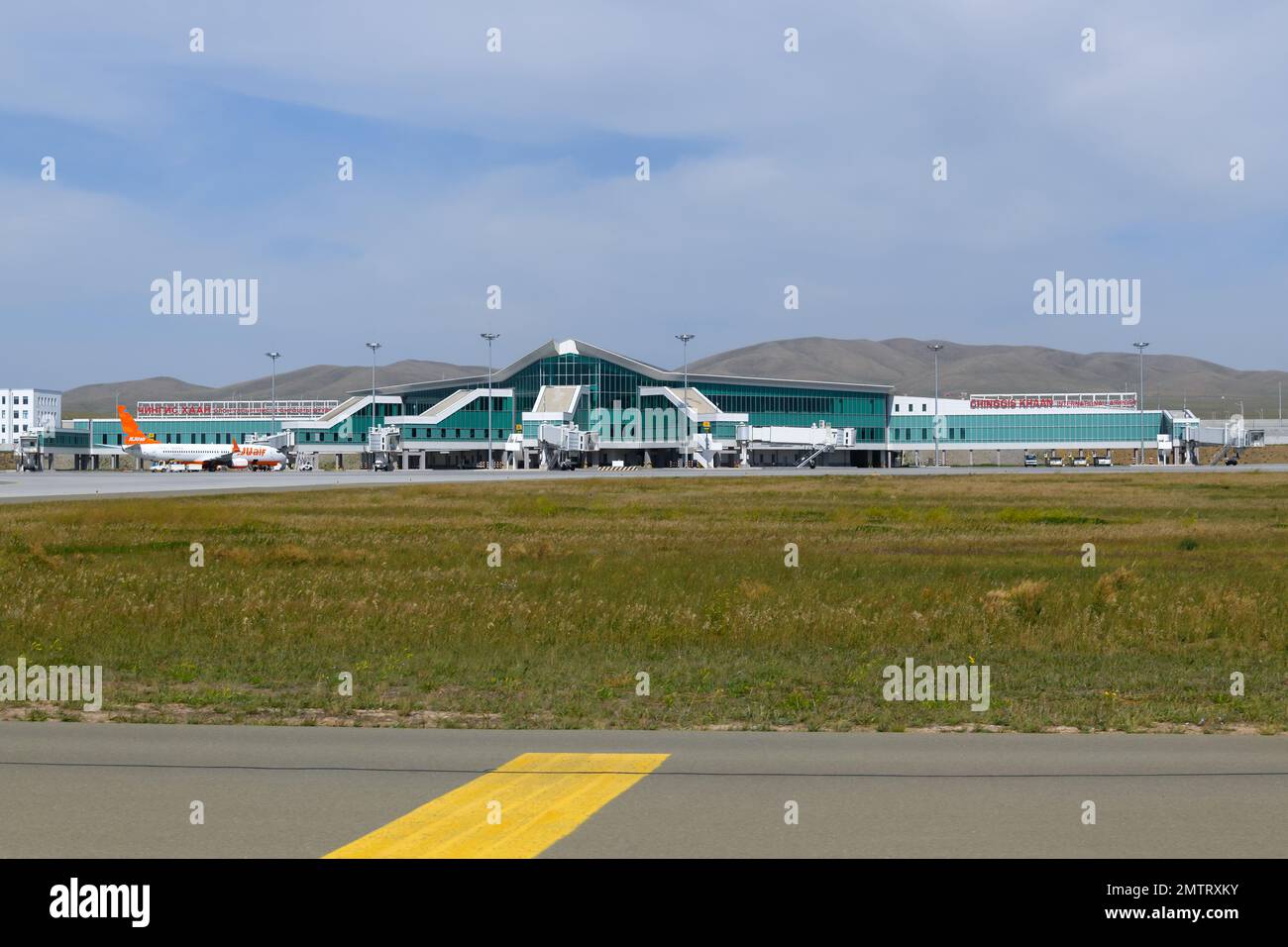 Flughafen Ulaanbaatar in der Mongolei heißt Chinggis Khaan International Airport. Passagierterminal des neuen internationalen Flughafens Ulaanbaatar. Neuer Flughafen. Stockfoto