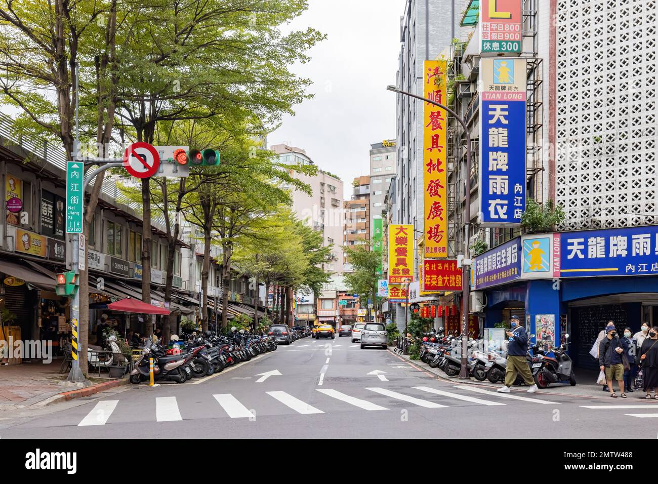 Taipei, 1 2023. JANUAR - Tagesaufnahme der Menschenmenge in der Gegend um Ximending Stockfoto