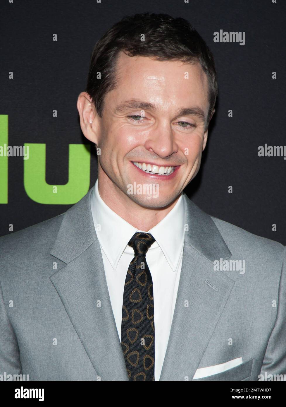 Hugh Dancy nimmt an der Premiere der Hulu Original Serie „The Path“ in Los Angeles im ArcLight Cinema in Hollywood, Kalifornien Teil. 21. März 2016. Stockfoto