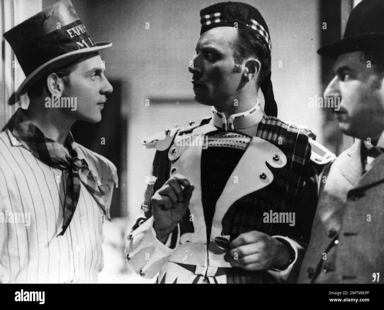 Drôle de Drame Jahr 1937 - Frankreich Louis Jouvet, Jean-Pierre Aumont Direktor: Marcel Carné Stockfoto