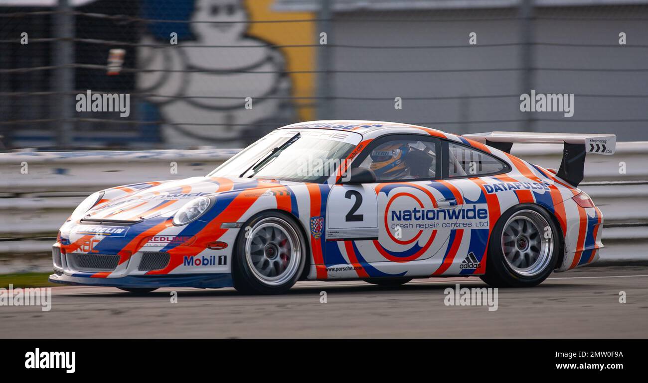 Tim Harvey war auf der Rennstrecke in Silverstone während des 2008. Porsche Carrera Pokals des britischen Pressetages. Stockfoto