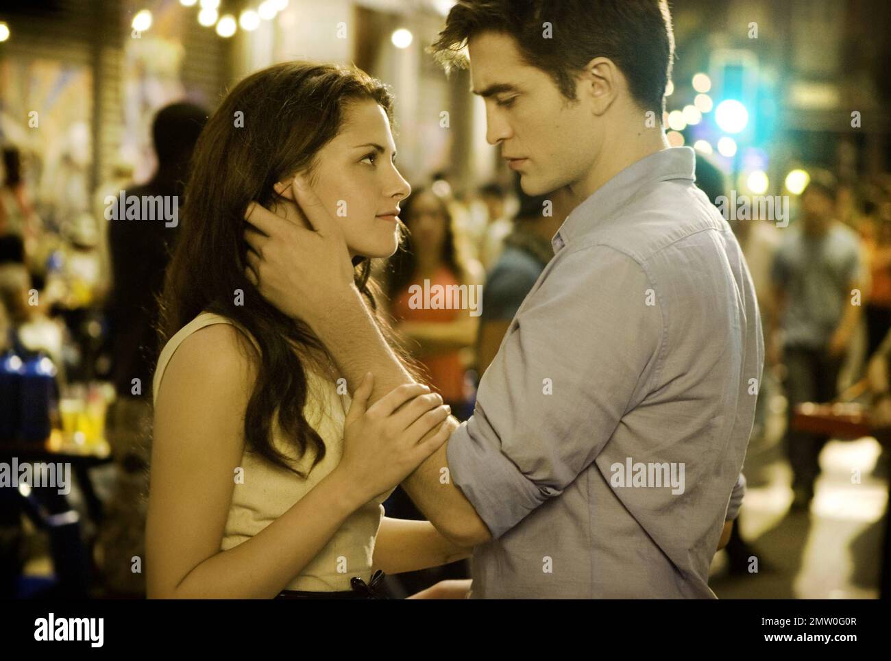 Robert Pattinson und Kristen Stewart in einer Szene aus "Twilight Saga: Breaking Dawn Part 1", voraussichtlich am 17. November 2011 im Kino. Los Angeles, Kalifornien. 5/11/11. Stockfoto