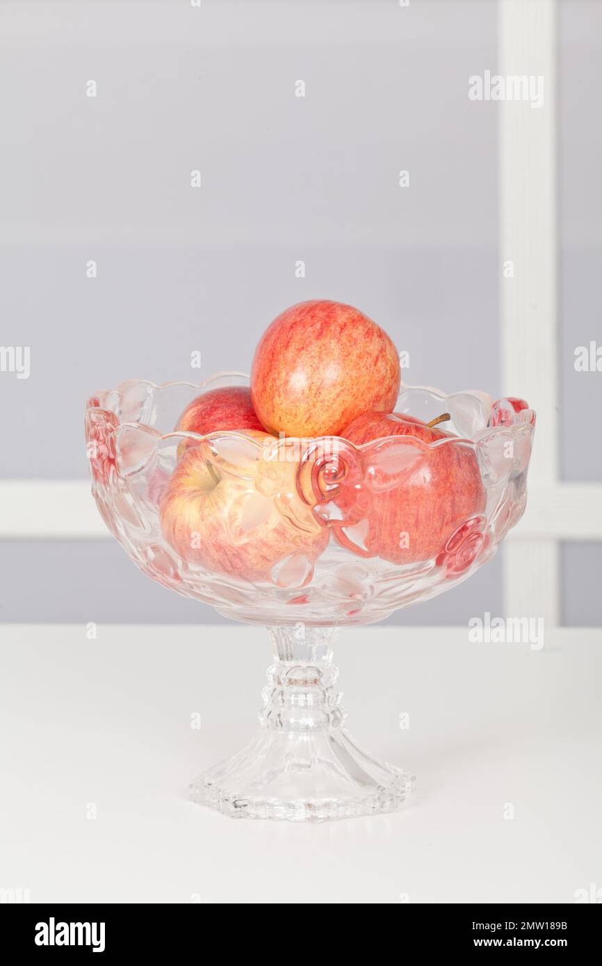 Glas Obstschale Mit Obst. Stockfoto