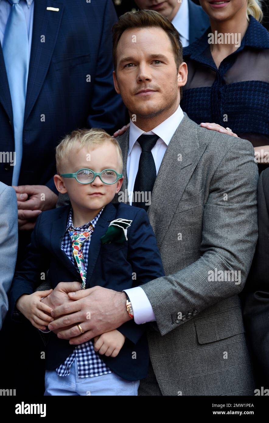 Actor Chris Pratt is joined by his son Jack during a ceremony to award Pratt a star on the Hollywood Walk of Fame on Friday, April 21, 2017, in Los Angeles. (Photo by Chris PizzelloInvision/AP) Stockfoto