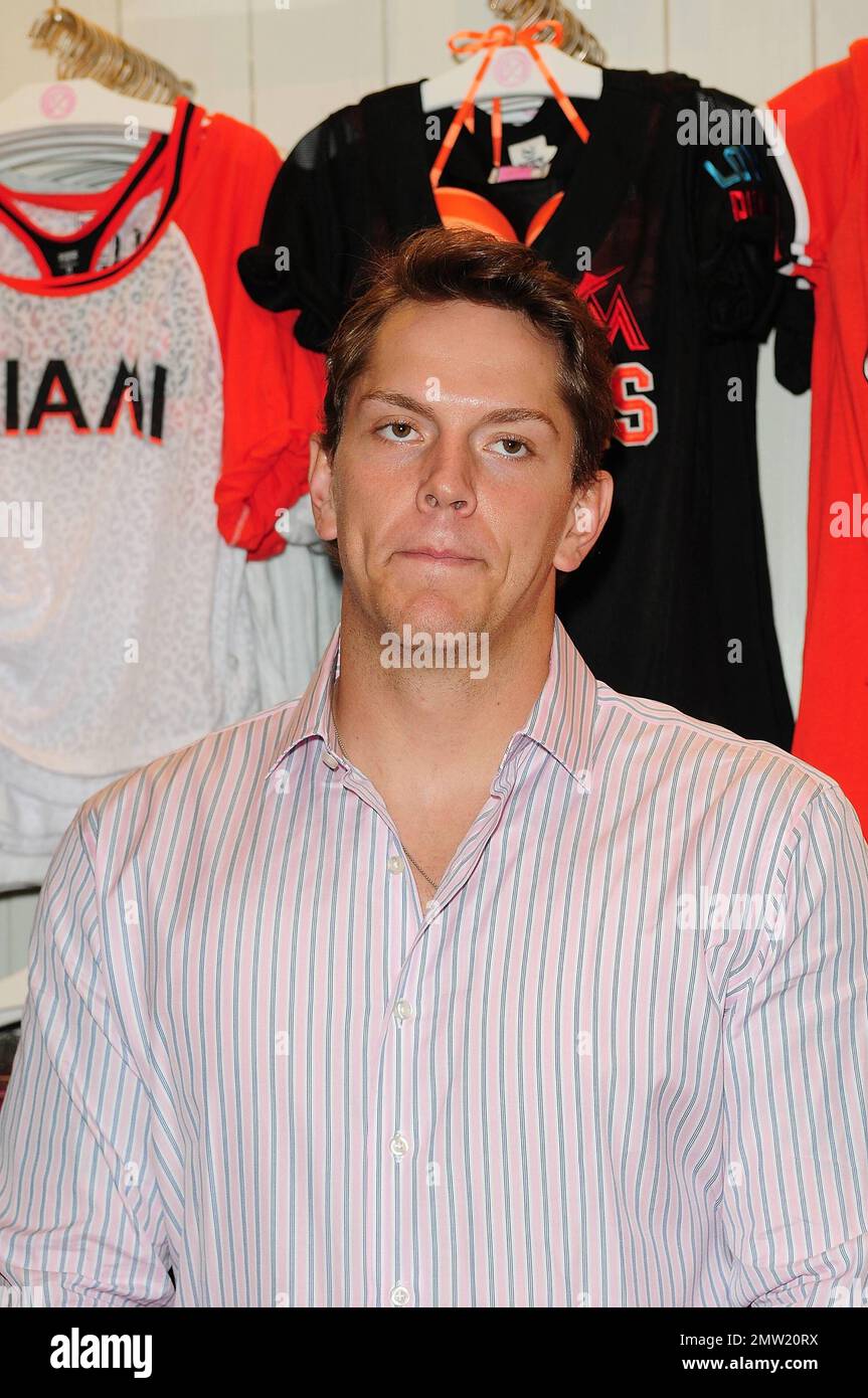 Miami Marlins Logan Morrison besucht Victoria's Secret PINK Nation startet MLB Collection im PINK Miami Store in der Dolphin Mall in Miami, FL. 16. April 2012 Stockfoto