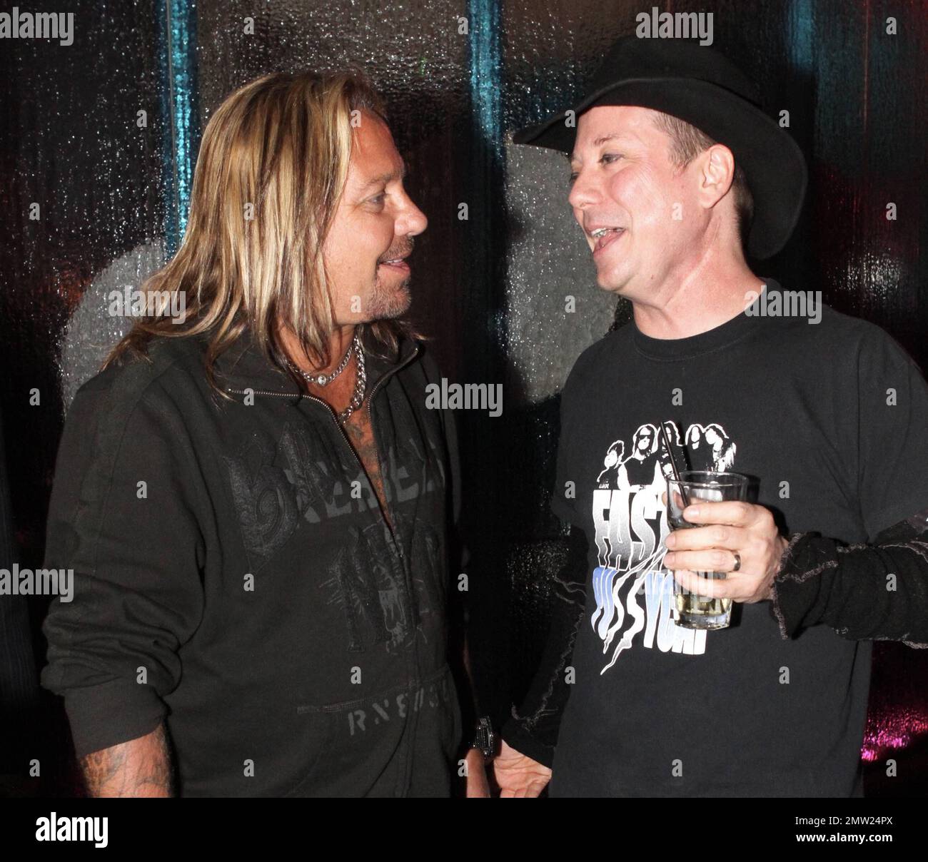 EXKLUSIV!! - Vince Neil und Gitarrist Brent Muscat von "Faster Pussycat" und "Sünder aus der Stadt der Sünden" bei der großen Eröffnung seines Vegas Strip Clubs "Girls, Girls, Girls". Las Vegas, Nevada 14. April 2012 Stockfoto