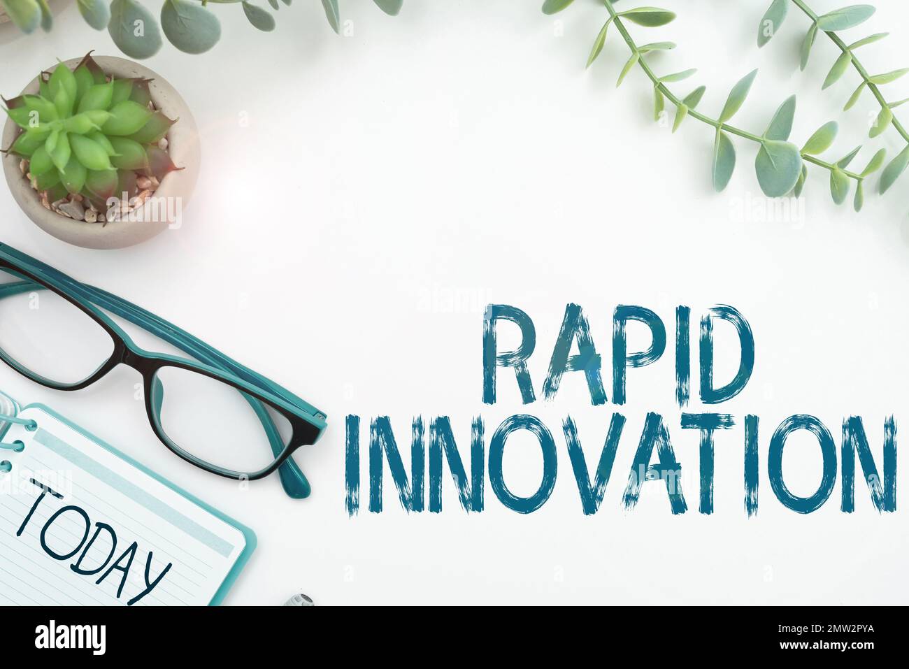 Handgeschriebenes Schild Rapid Innovation. Wort für Merkmal einer Website, die Suchmaschinenalgorithmen verwendet Stockfoto