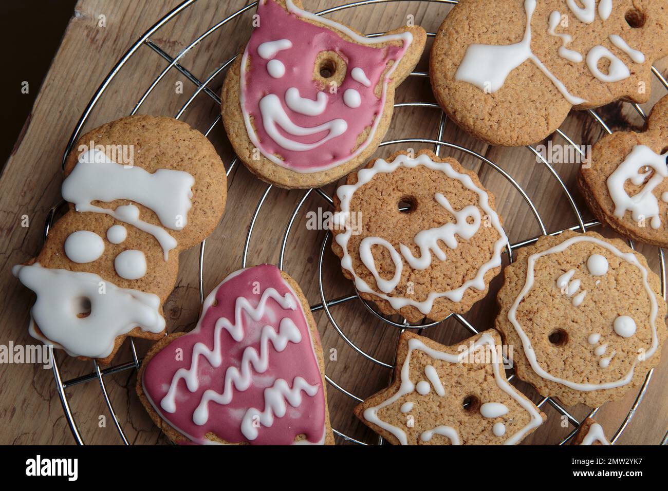 Nahaufnahme von hausgemachten Weihnachtskeksen Stockfoto